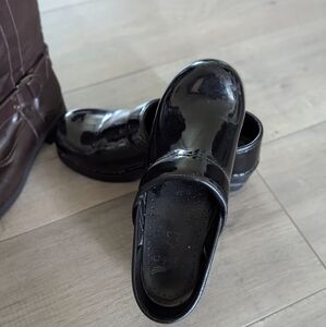 Dansko Black Patent leather Nursing clogs